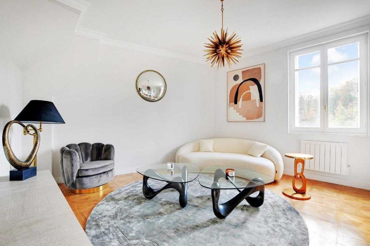 Luxury With Eiffel Tower View Apartment Paris