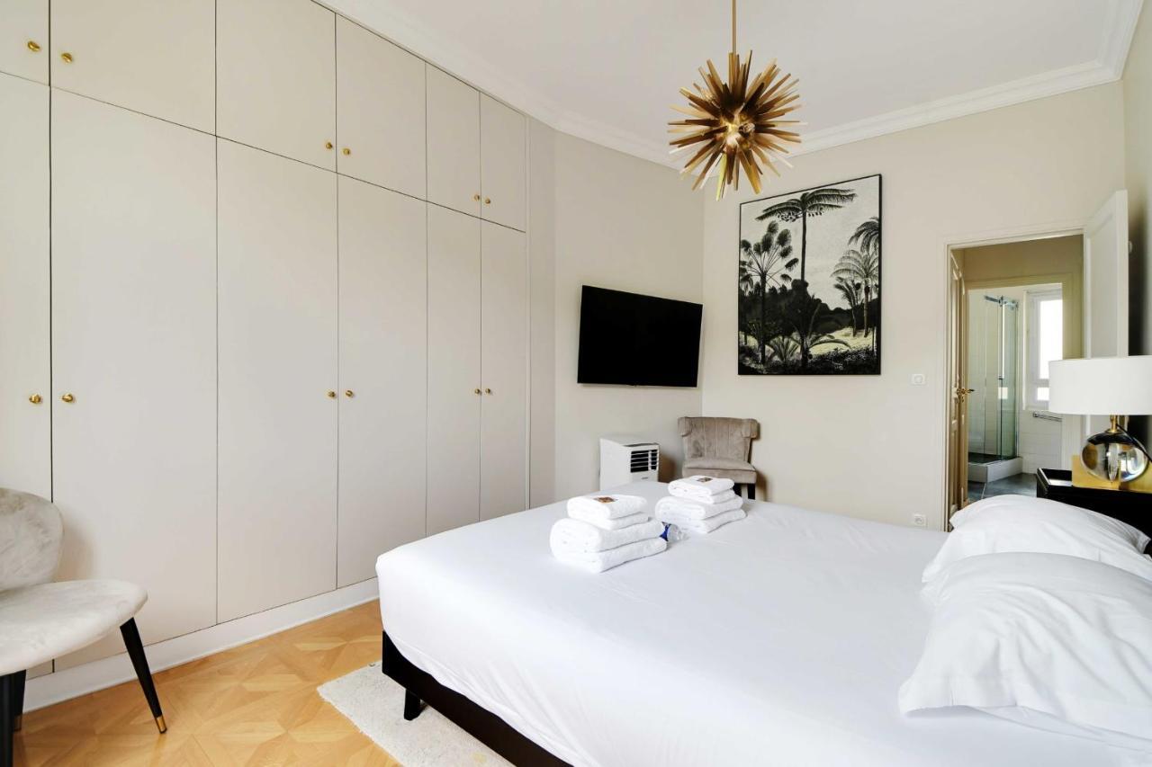 Luxury With Eiffel Tower View Apartment Paris